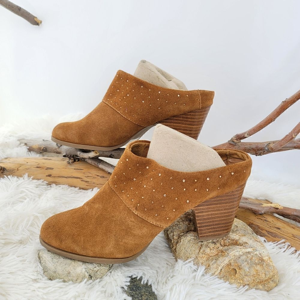 Yellow box studded brown suede clogs Rocio